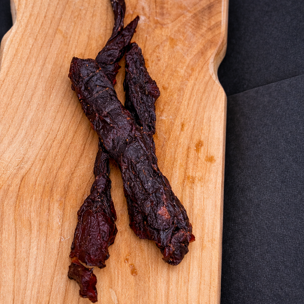 Carne Secca di Manzo Artigianale Trentina – Lo snack proteico intenso e irresistibile 🏔️